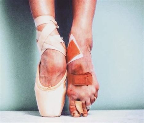 How Much Does a Ballet Dancer Make: And Why Do They Dance on Their Toes?