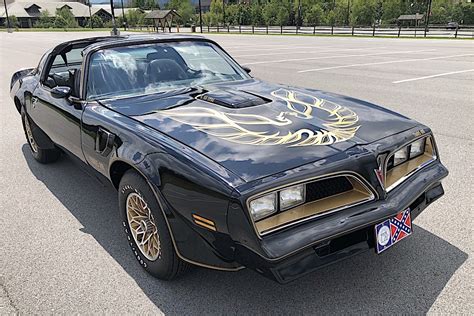 Smokey and the Bandit! Een onvergetelijke road trip met Burt Reynolds en een heleboel ouwe Amerikaanse muscle cars!